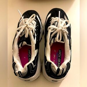 sneaker shoes, black n white